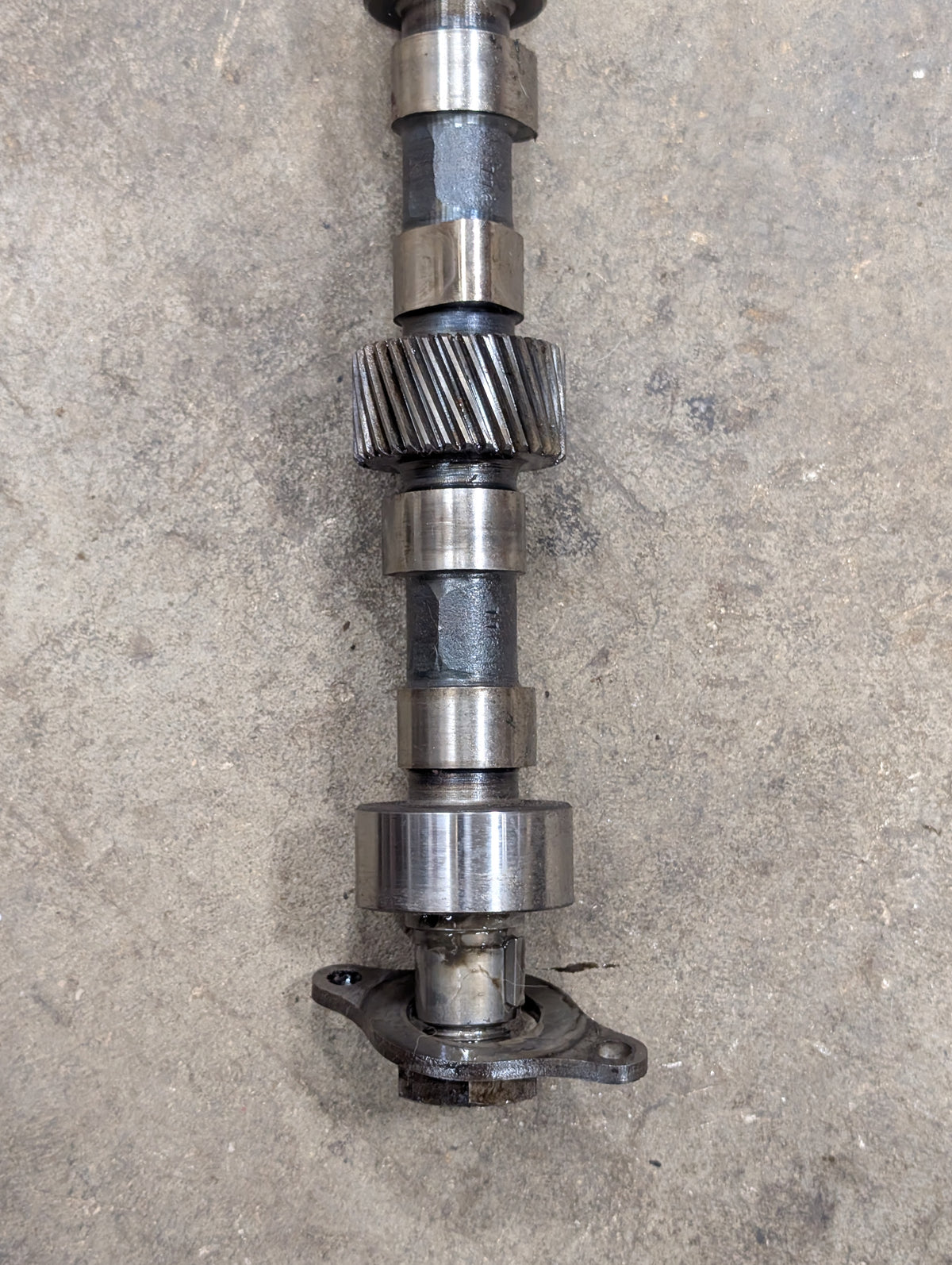Camshaft IH International 670349C1 332107R1 USED