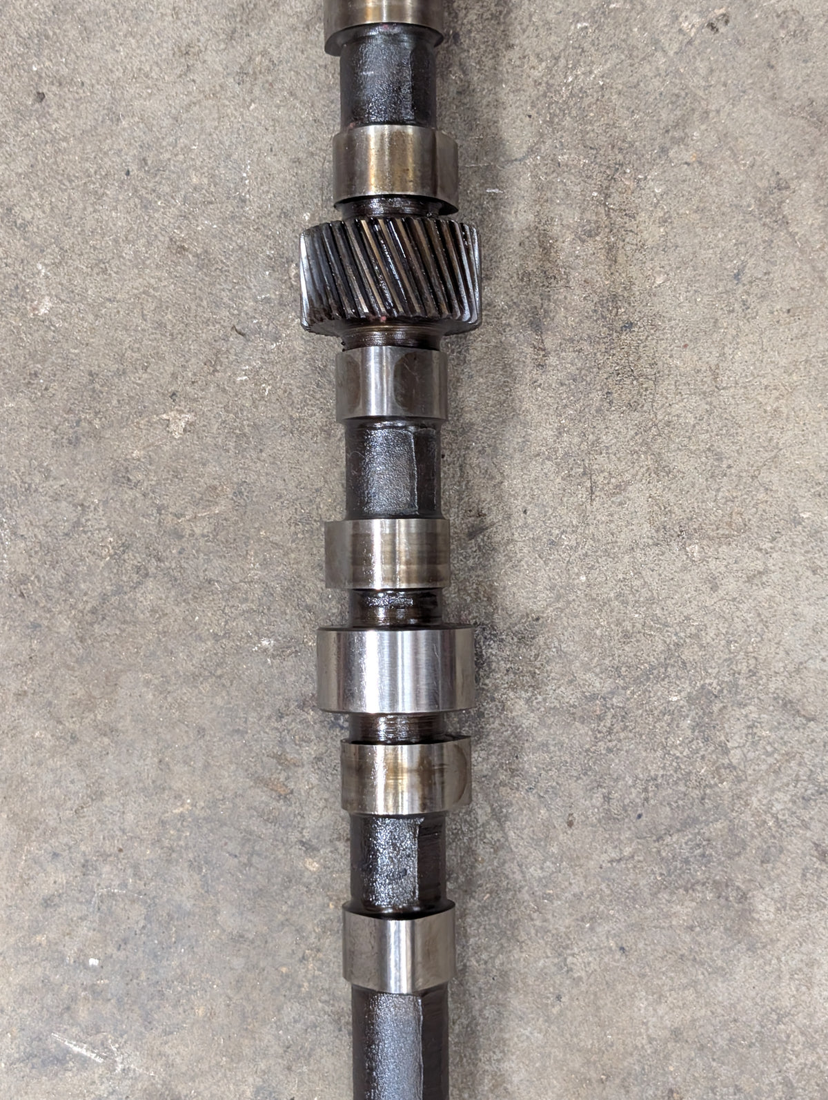 Camshaft IH International 670349C1 332107R1 USED