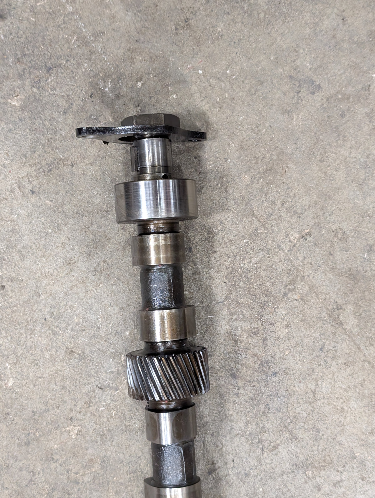 Camshaft IH International 670349C1 332107R1 USED