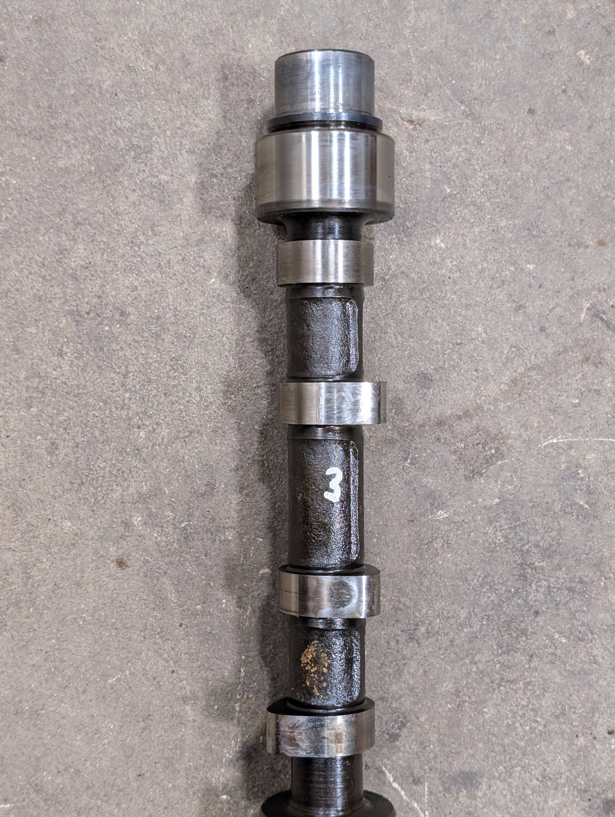 Camshaft IH International 1802338C91 675504C1 USED