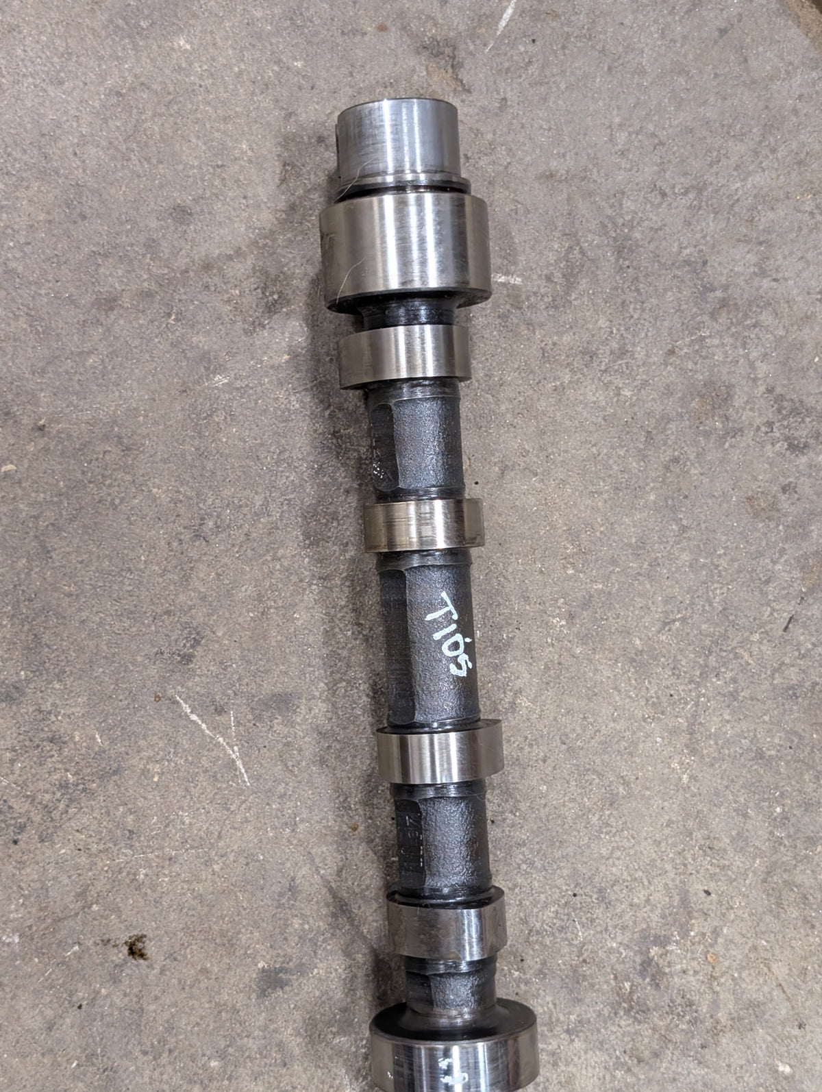 Camshaft IH International 1802338C91 675504C1 USED