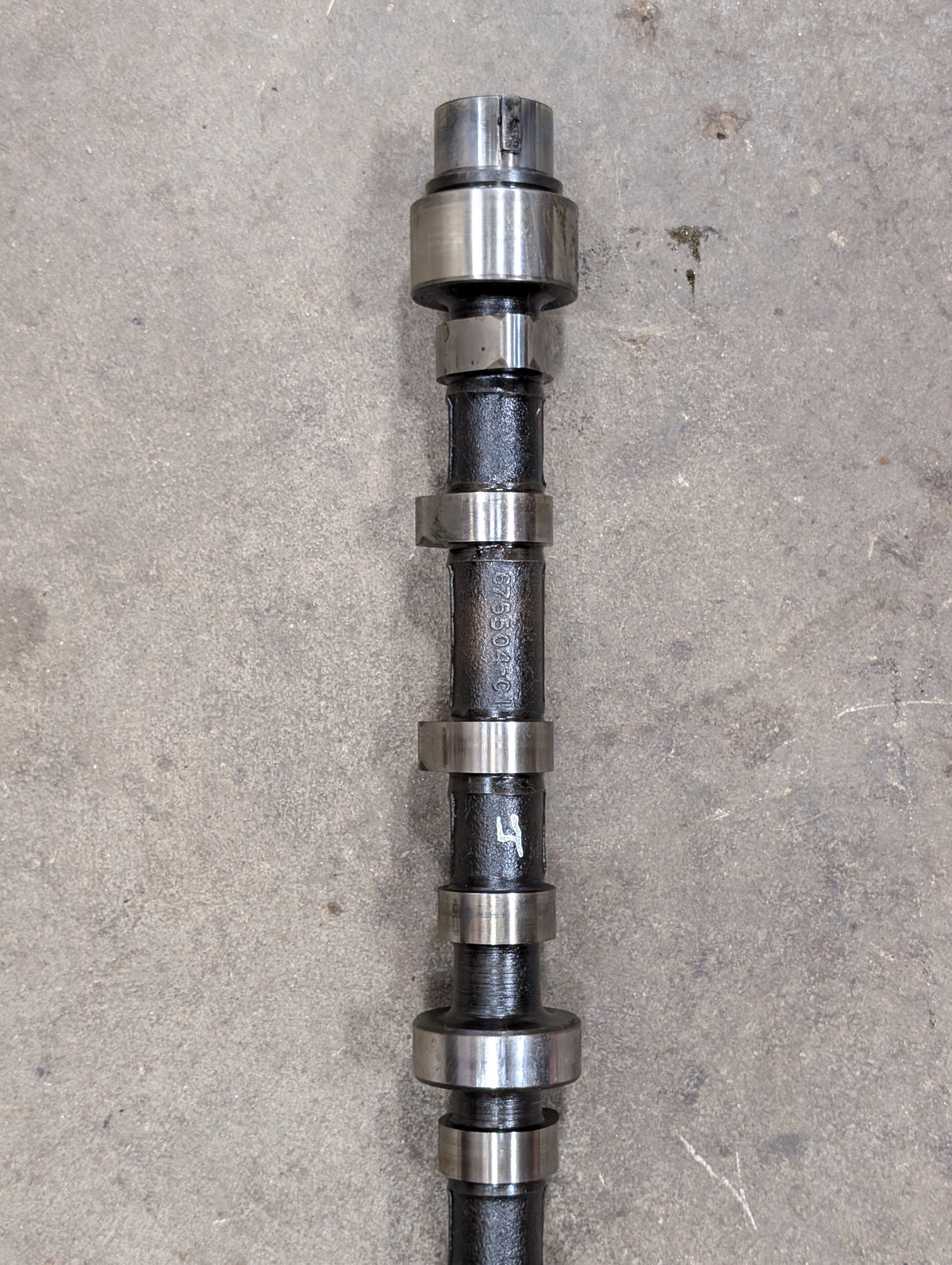 Camshaft IH International 1802338C91 675504C1 USED