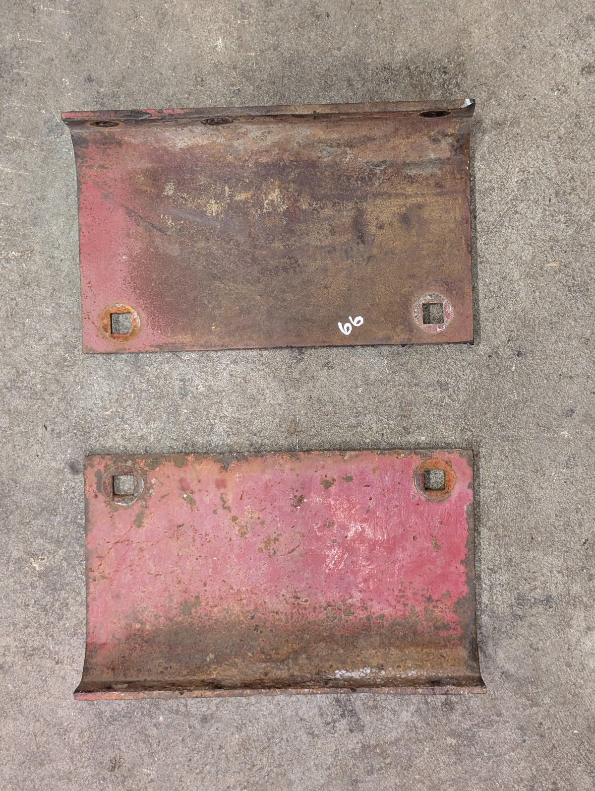 Fender Support Brackets IH International 65760C1 USED
