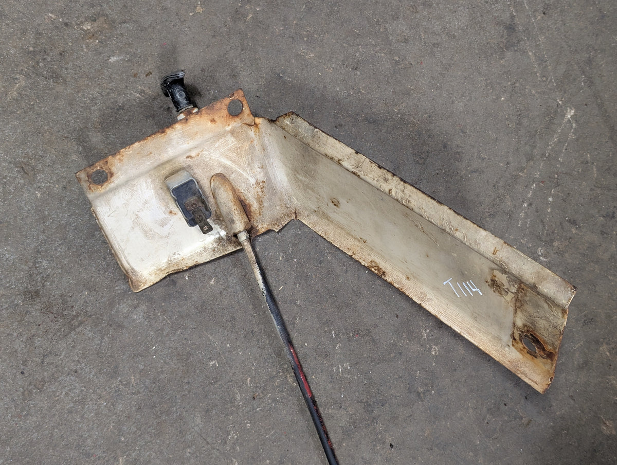 Left Steering Support Housing IH International 530326R1 530332R1 USED