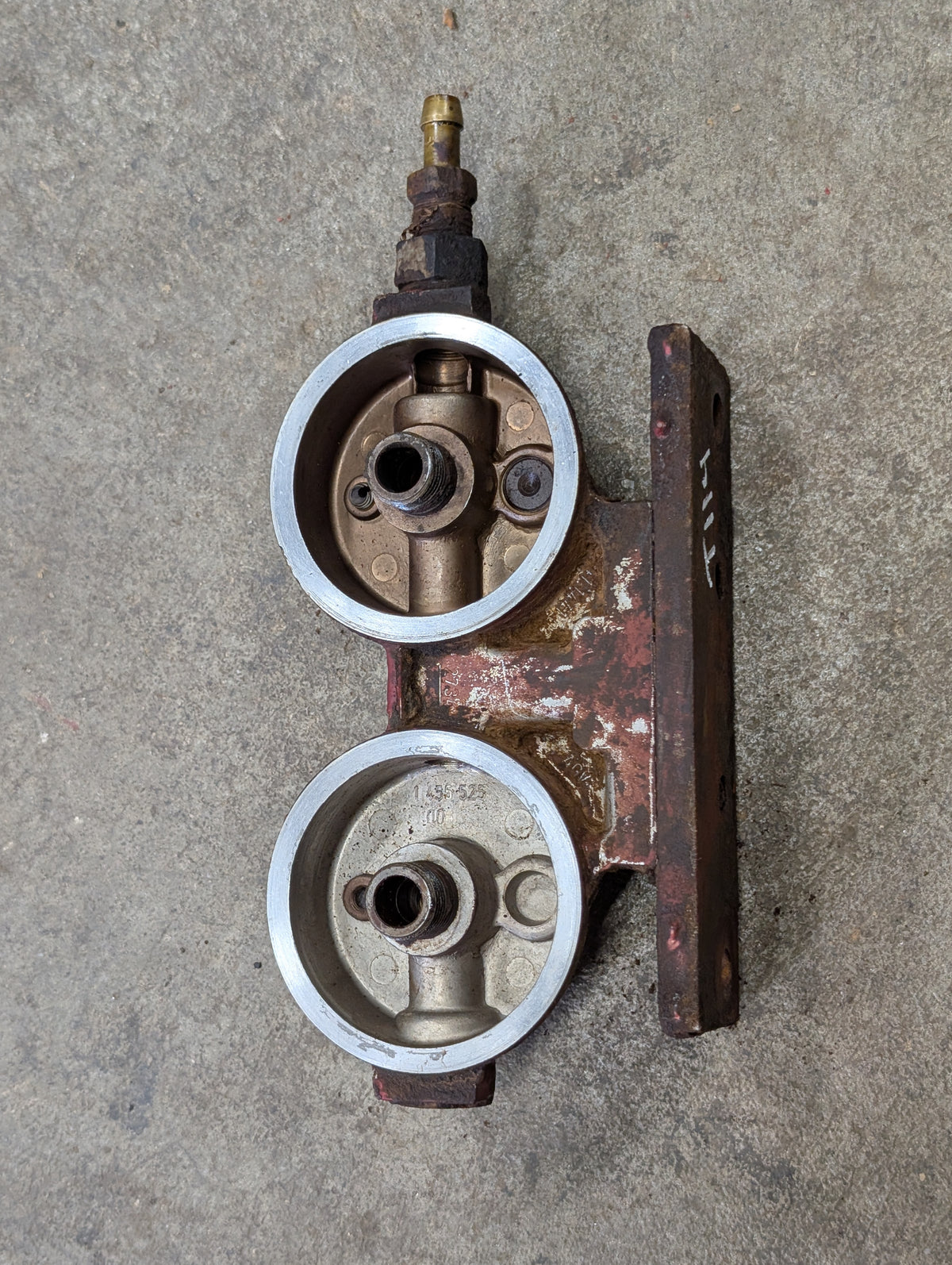 Spin On Fuel Filter Head IH International 3132491R1 USED