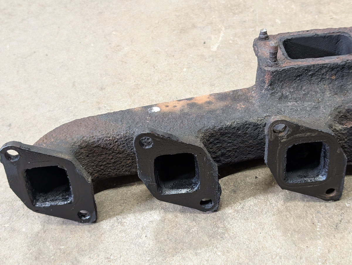 Exhaust Manifold IH International 3055944R12 USED