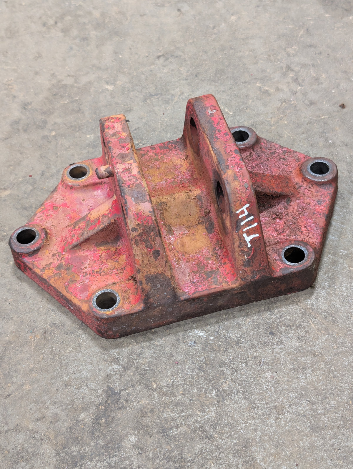 Cat 2 Top Link Bracket IH International 382212R2 382212R11 USED