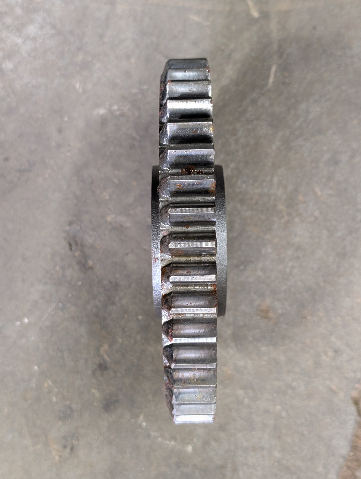3rd Speed Driving Gear IH International 528671R1 USED