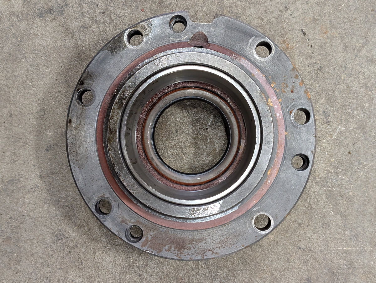 Right Differential Bearing Retainer IH International 400900R1 USED