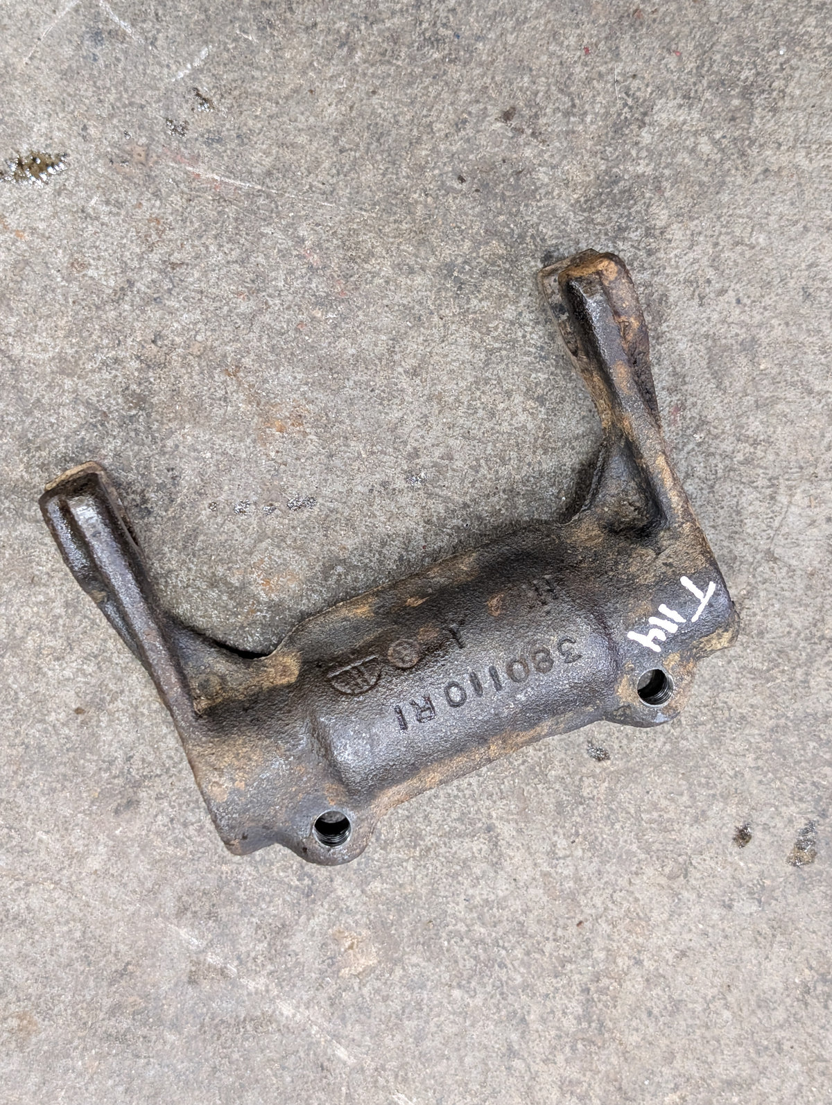 Clutch Release Fork IH International 380110R1 USED