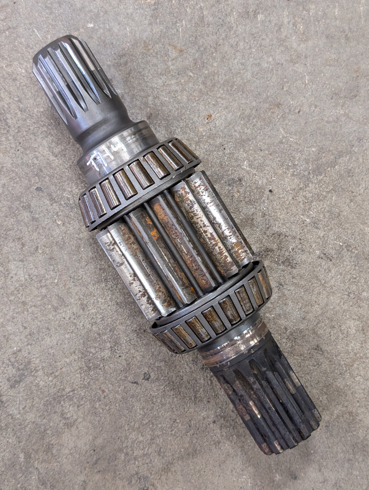 Bull Pinion Shaft IH International 401276R1 USED