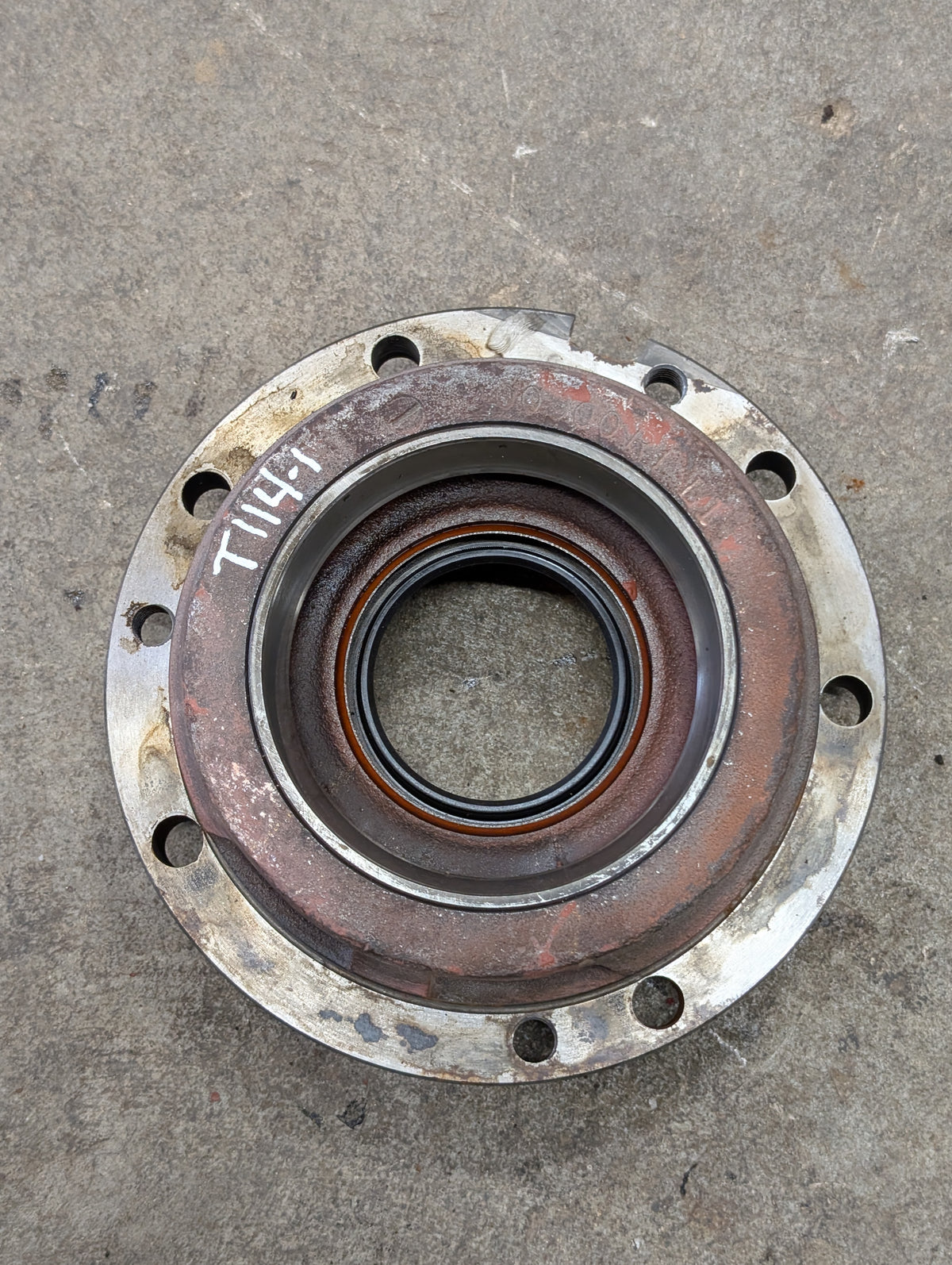 Left Differential Bearing Retainer IH International 400900R1 537446R1 USED