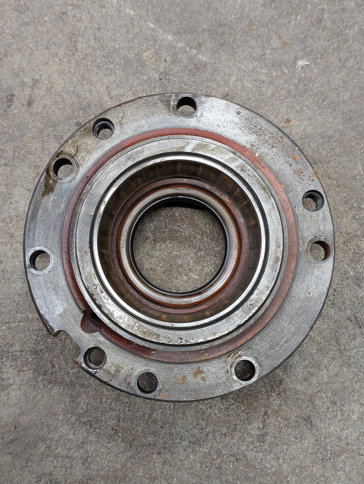 Left Differential Bearing Retainer IH International 400900R1 537446R1 USED