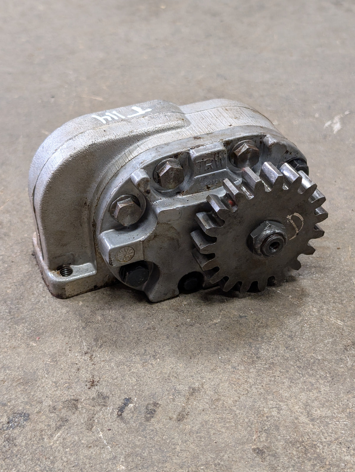 Cessna 9GPM Hydraulic Pump IH International 527397R92 391353R92 USED