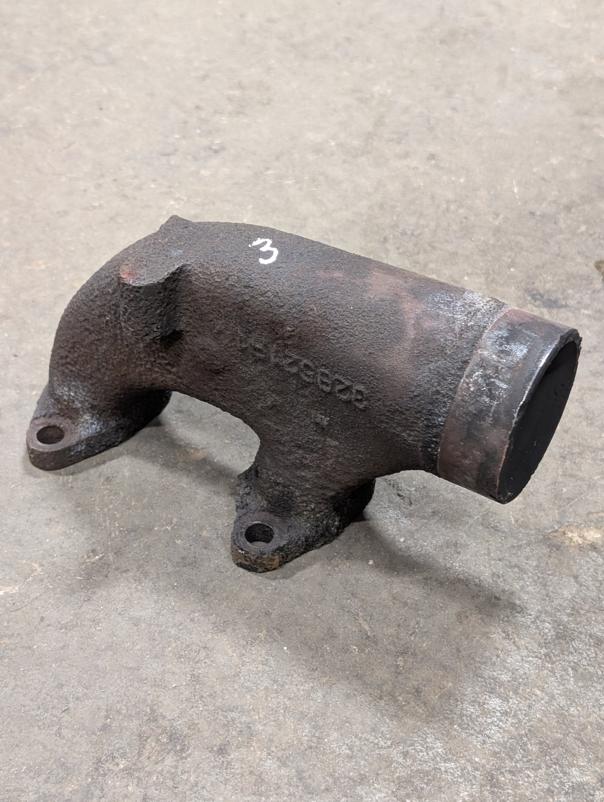Front/Rear Manifold IH International 326521R1 USED