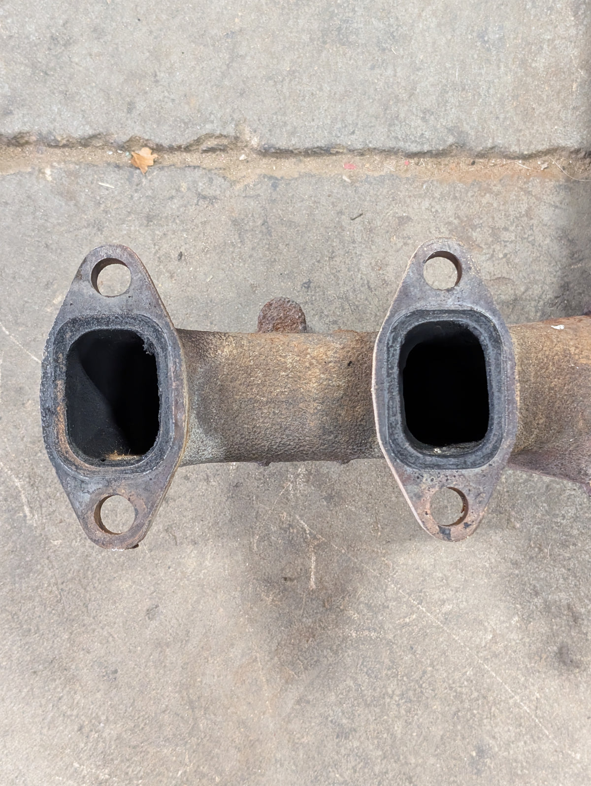 Exhaust Manifold Assembly IH International 326521R1 326699R1 USED