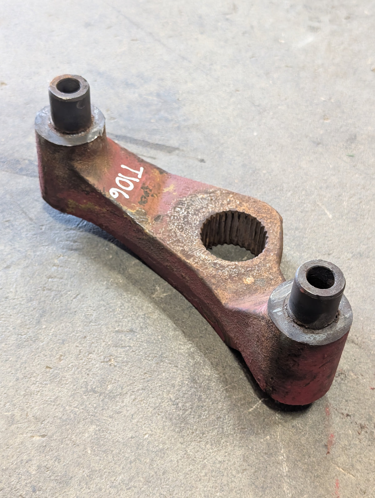 Torsion Bar Bracket IH International 401362R3 392086R31 USED