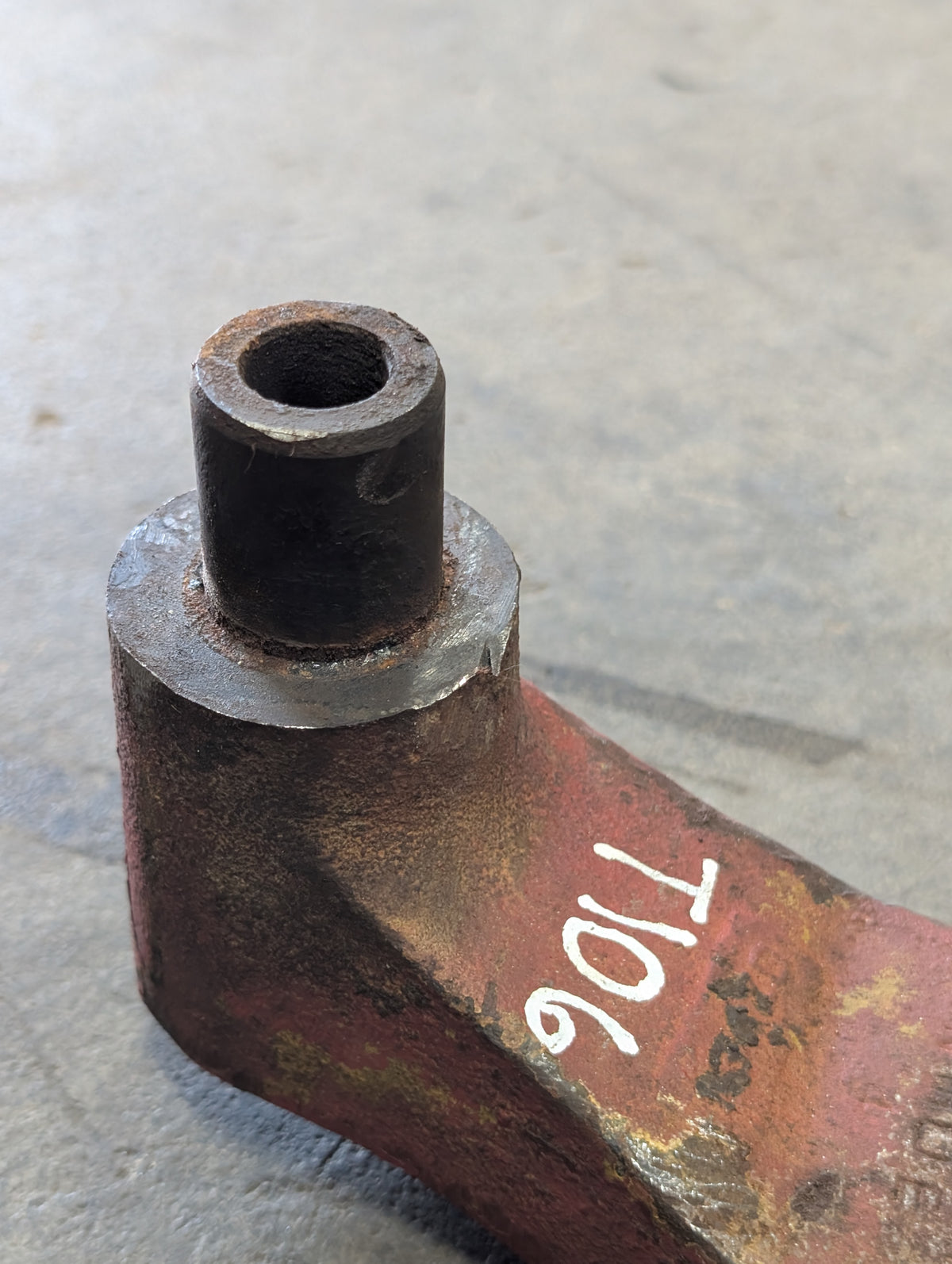 Torsion Bar Bracket IH International 401362R3 392086R31 USED