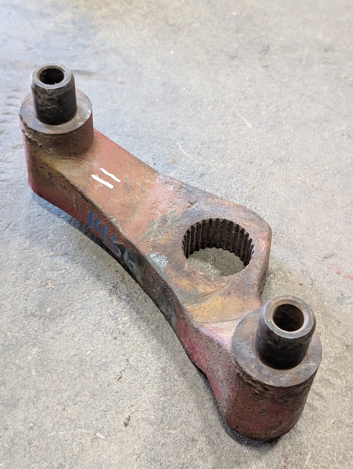 Torsion Bar Bracket IH International 401362R3 392086R31 USED