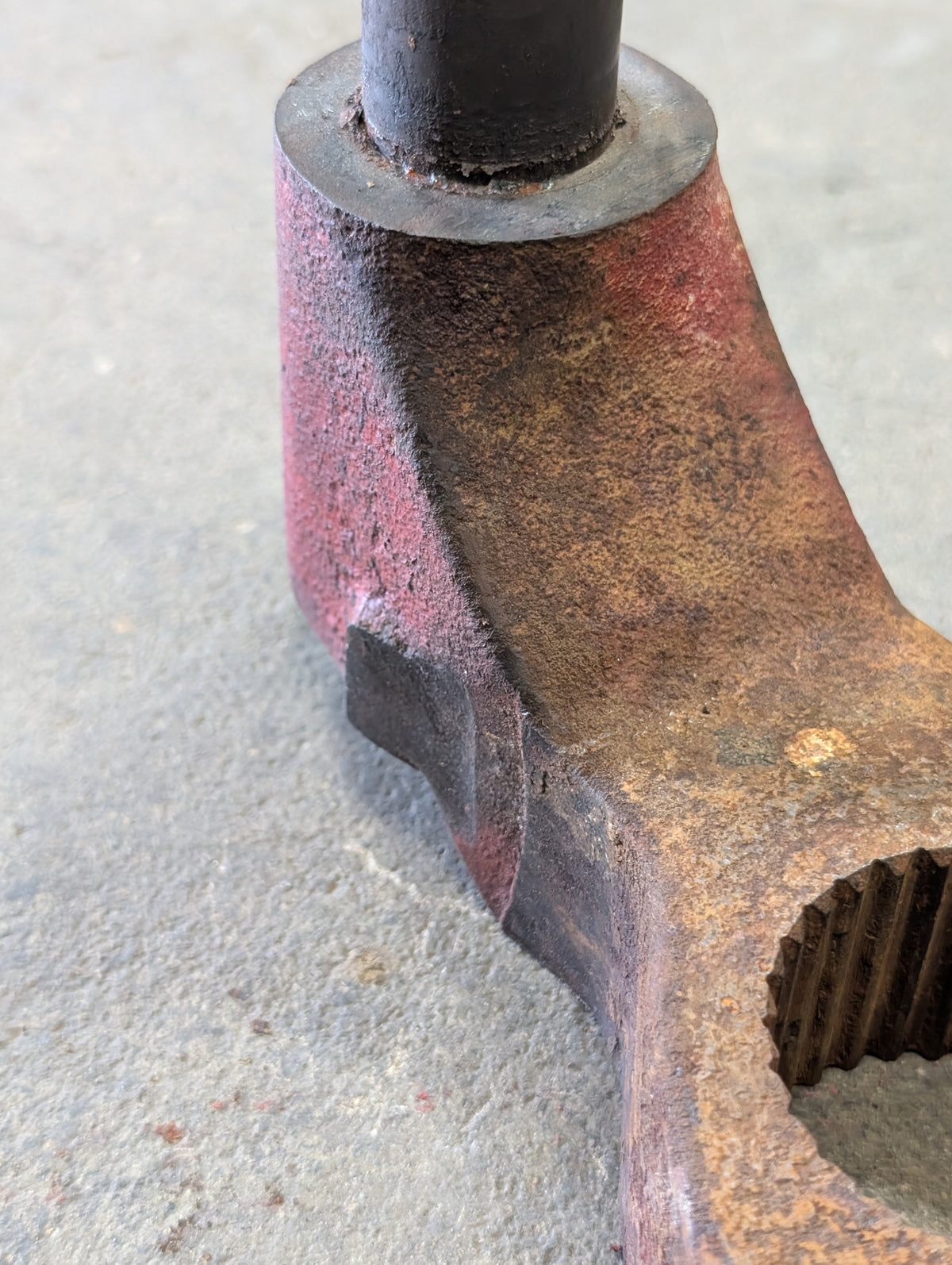 Torsion Bar Bracket IH International 401362R3 392086R31 USED