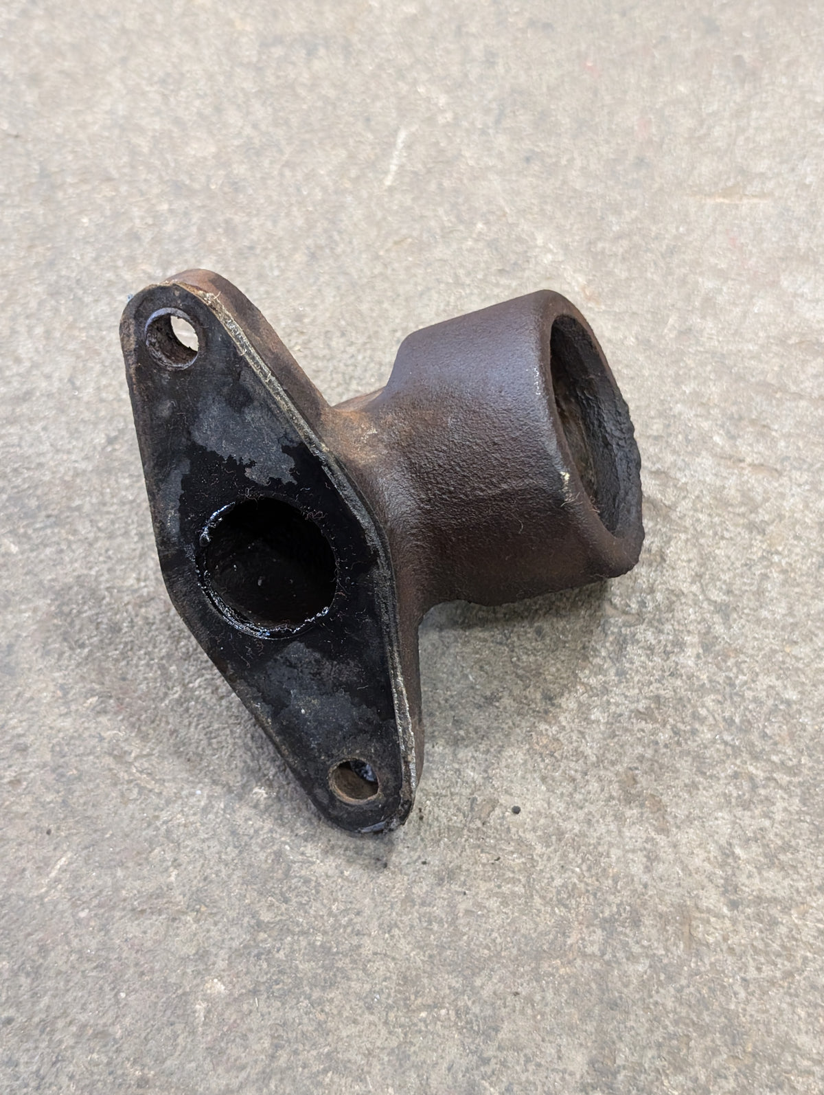 Engine Oil Elbow IH International 332554R1 USED