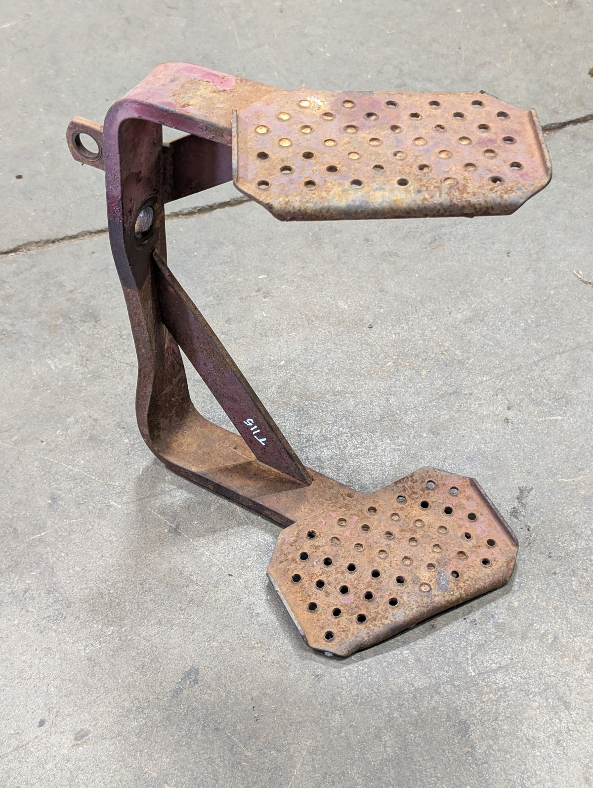 Left Step IH International 395230R1 USED