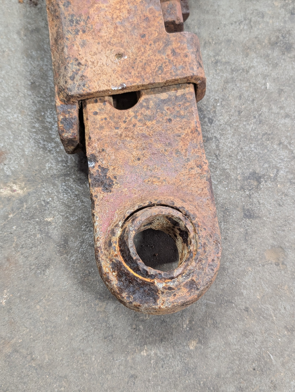 Cat 2 Right Lower Link Hitch Arm IH International 398252R92 398372R11 USED