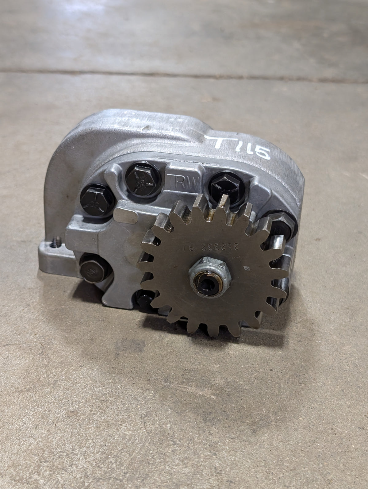 Cessna 9GPM Hydraulic Pump IH International 527397R92 391353R92 USED