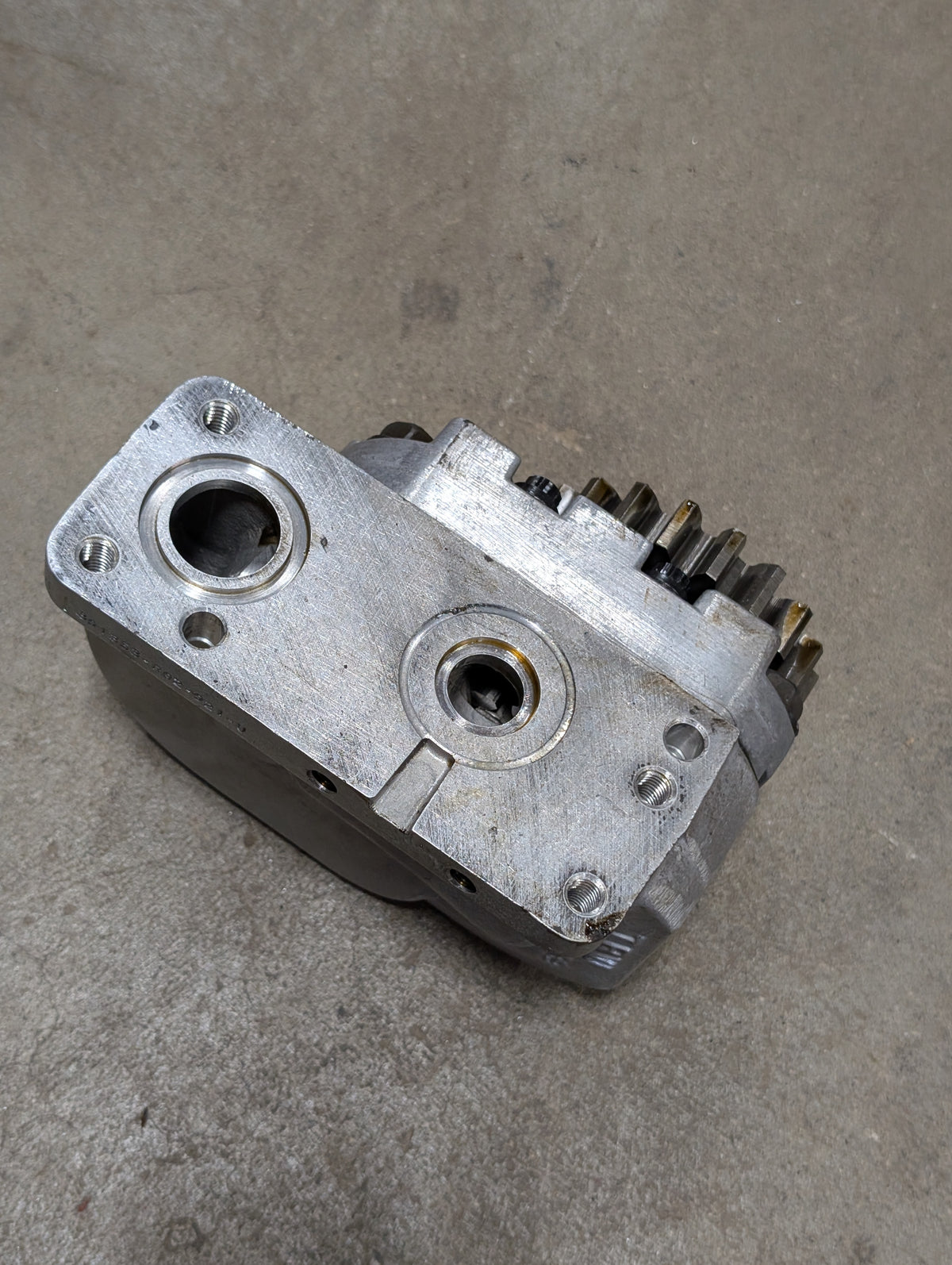 Cessna 9GPM Hydraulic Pump IH International 527397R92 391353R92 USED