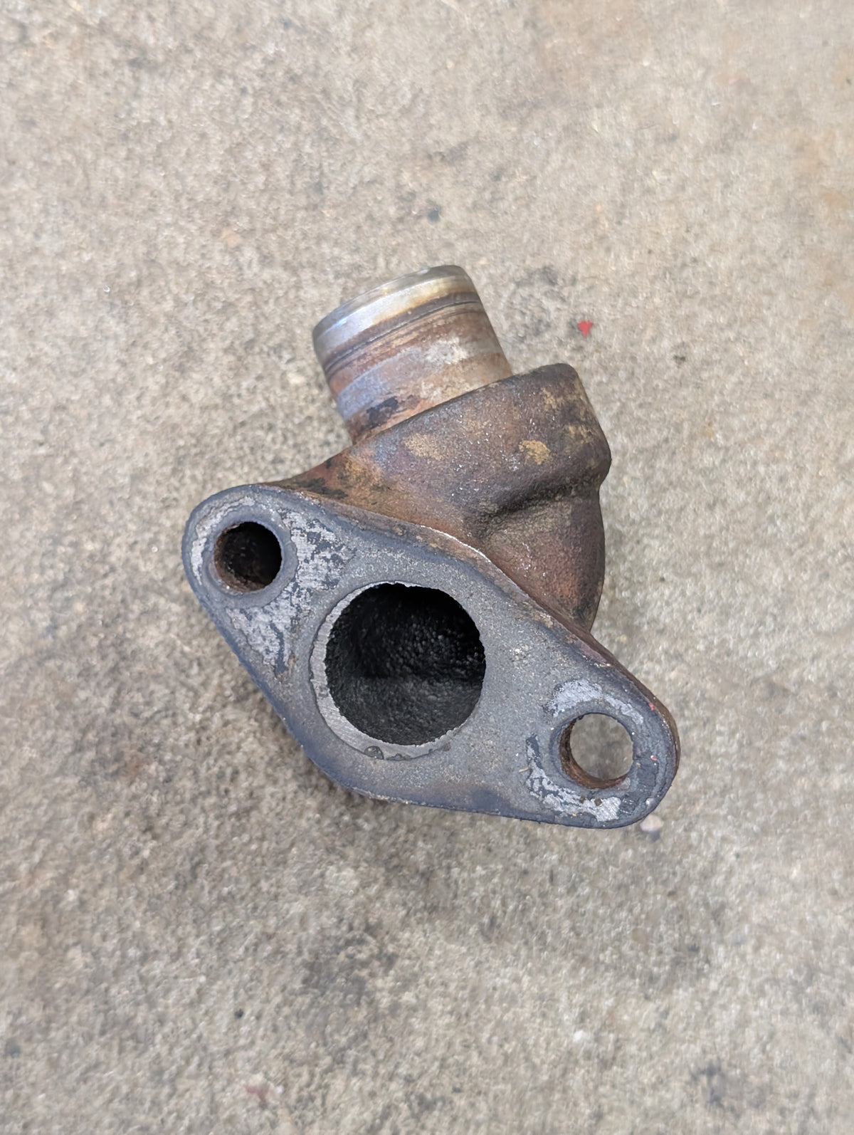 Engine Oil Outlet Elbow IH International 332543R1 USED