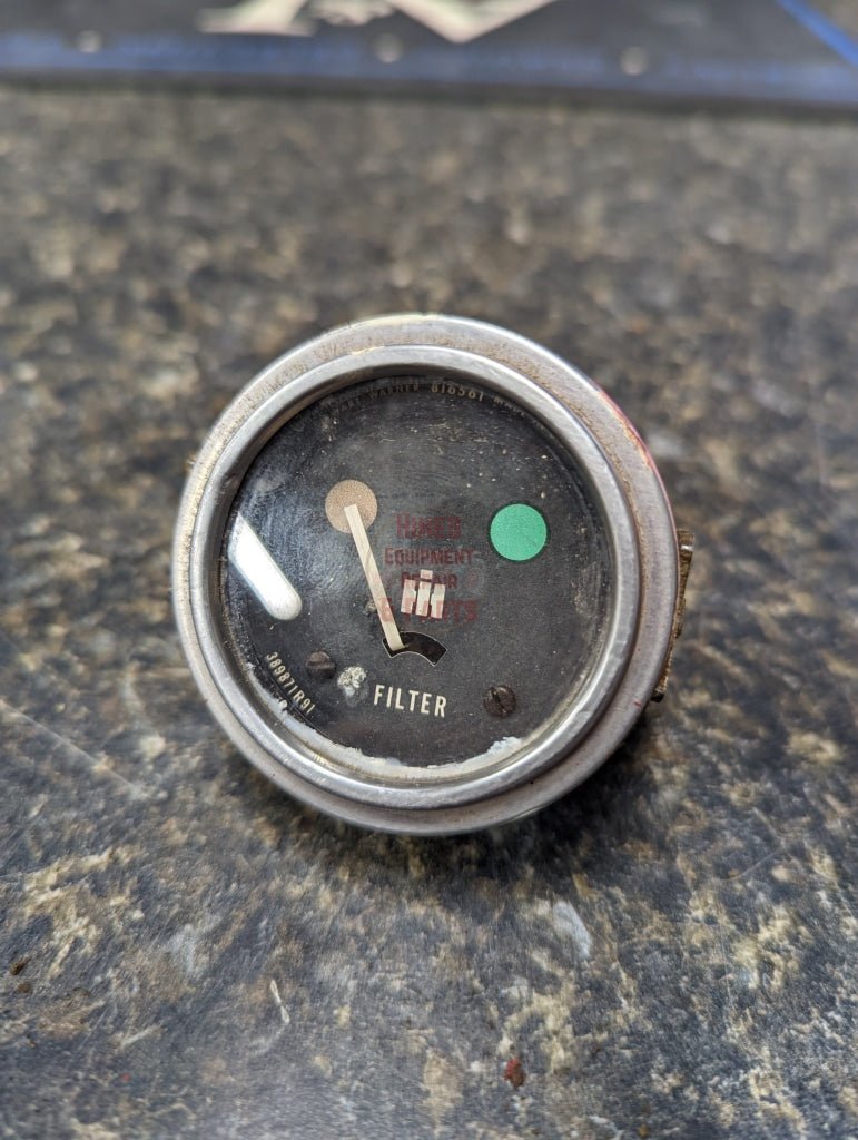 Air Cleaner Indicator Gauge IH International 389871R91 USED - Hines Equipment Repair & Parts