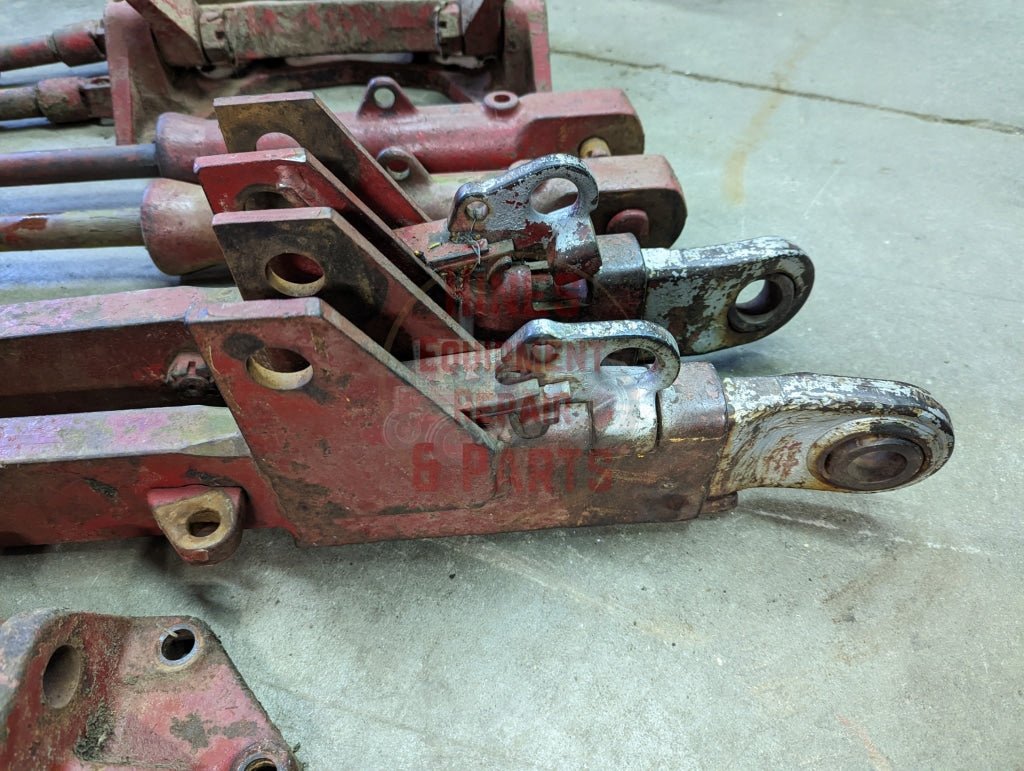 Category 2 Hitch Assembly IH International 539749R91 406243R2 398250R92 398249R92 396752R1 USED - Hines Equipment Repair & Parts