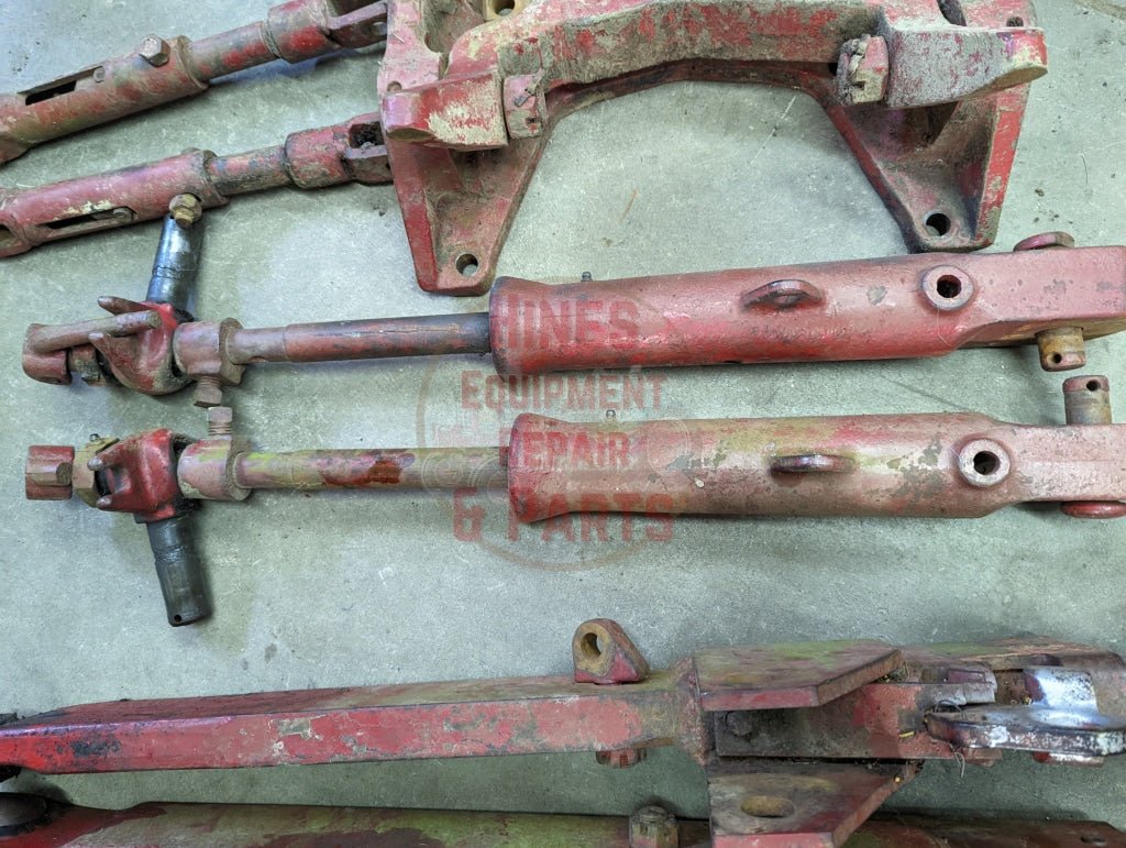 Category 2 Hitch Assembly IH International 539749R91 406243R2 398250R92 398249R92 396752R1 USED - Hines Equipment Repair & Parts