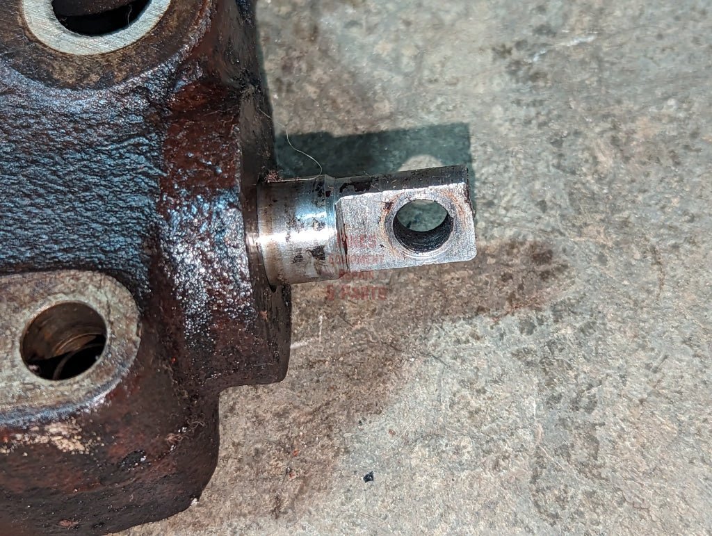 Closed Center Remote Auxiliary Valve IH International 113888C93 USED - Hines Equipment Repair & Parts