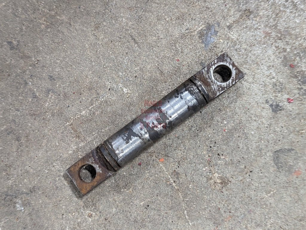 Control Pivot Shaft Ih International 104532C2 Used Controls