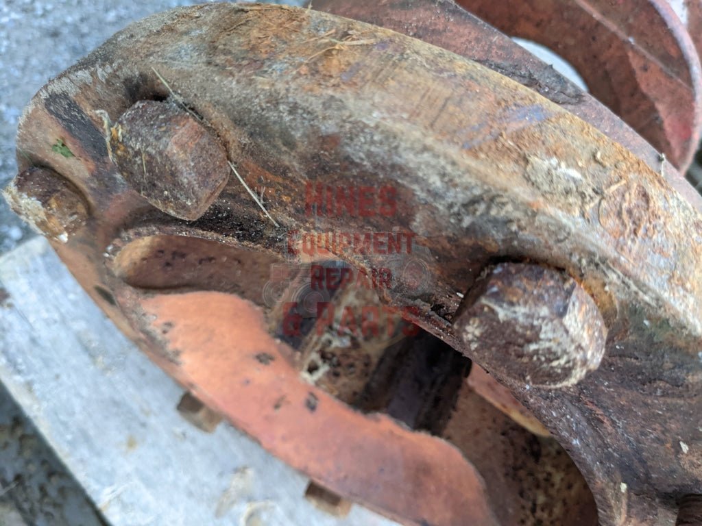 Dual Hubs IH International 387925R1 USED - Hines Equipment Repair & Parts