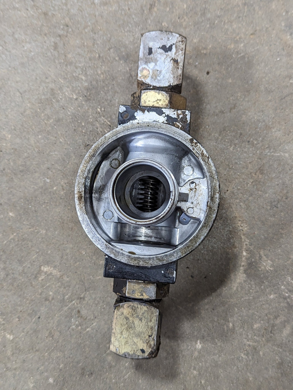 Hydraulic Oil Filter Base IH International 137938C91 USED