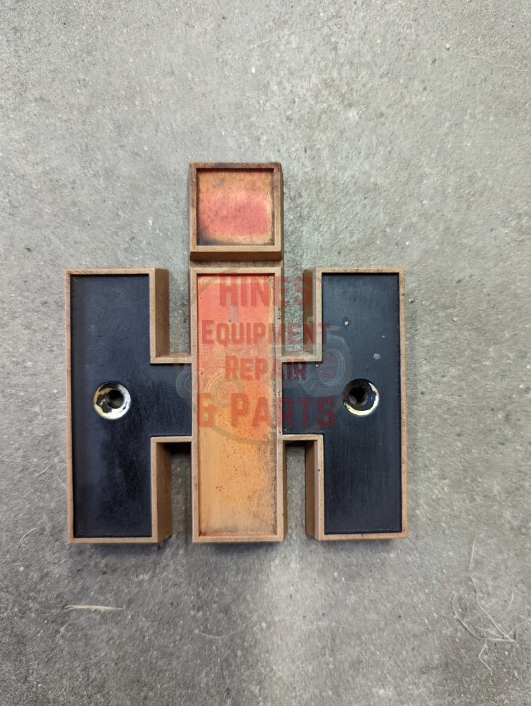 Ih Emblem Plate International 2751847R1 Used Emblems & Decals