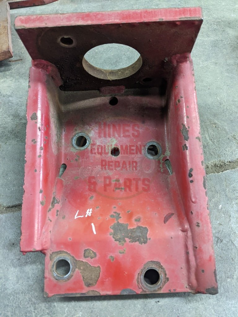 Left Rear Cab Mount Bracket Ih International 117706C1 Used 1 Superstructure