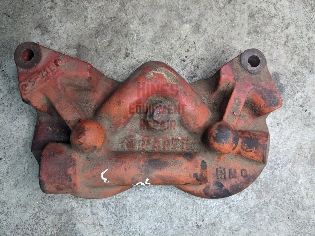 Oil Filter Base International 332390R1 607622C11 Used 3 Engine