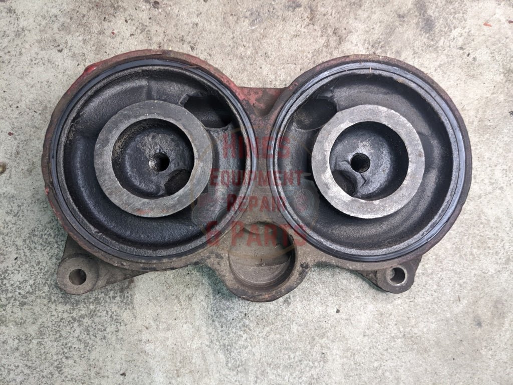 Oil Filter Base International 332390R1 607622C11 Used Engine