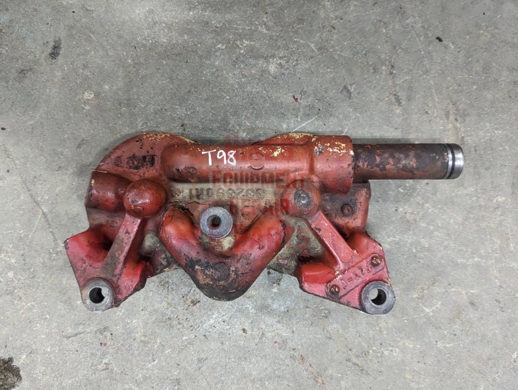 Oil Filter Base International 332390R1 607622C11 Used T98 Engine