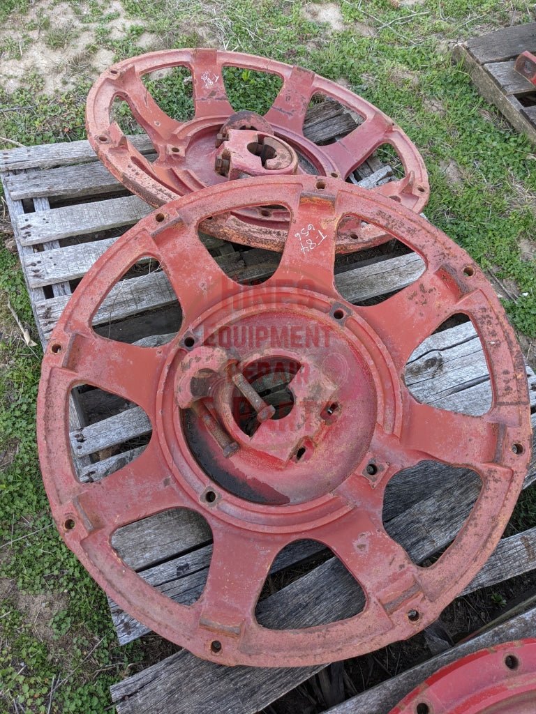 Rear Wheel Hub International 392415R1 USED - Hines Equipment Repair & Parts