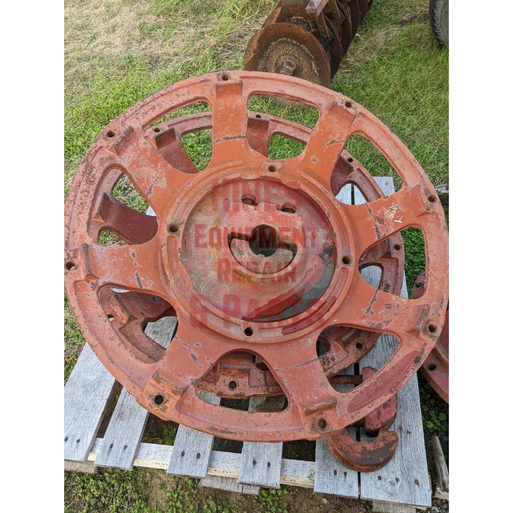 Rear Wheel Hub International 392415R1 USED - Hines Equipment Repair & Parts