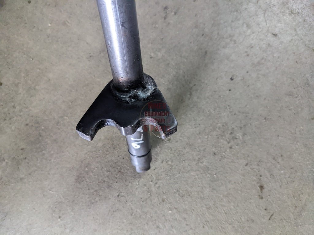 Reverse Shift Shaft IH International 120262C1 71535C1 USED - Hines Equipment Repair & Parts