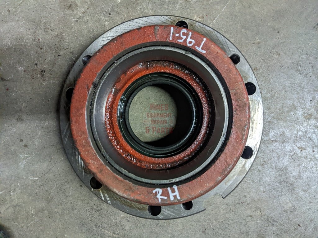Right Differential Bearing Retainer IH International 380199R2 USED - Hines Equipment Repair & Parts