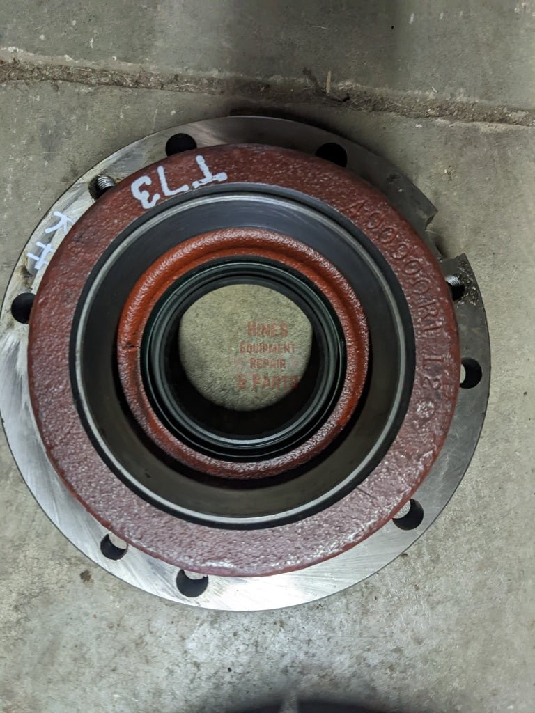 Right Differential Bearing Retainer IH International 400900R1 USED - Hines Equipment Repair & Parts